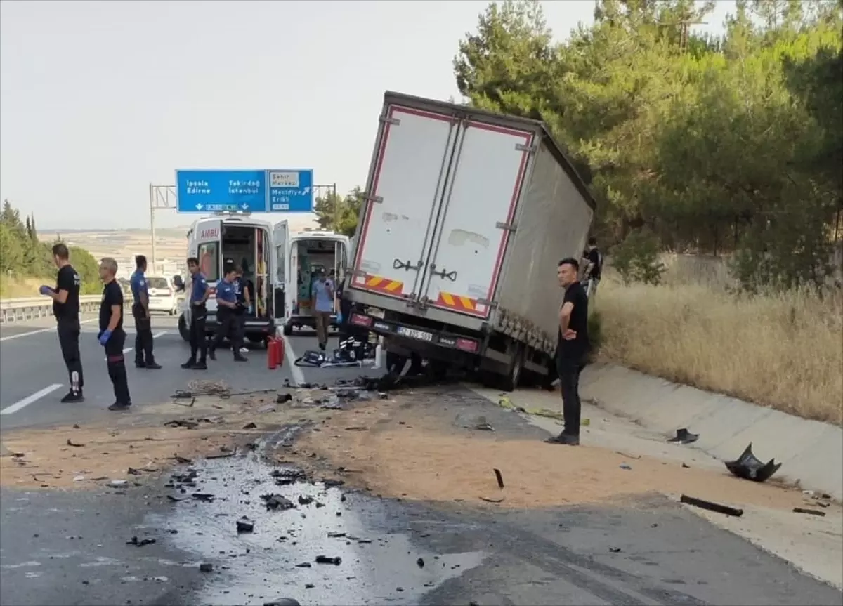 Edirne\'de trafik kazasında hayatını kaybeden baba, oğul ve yeğen Ordu\'da defnedildi