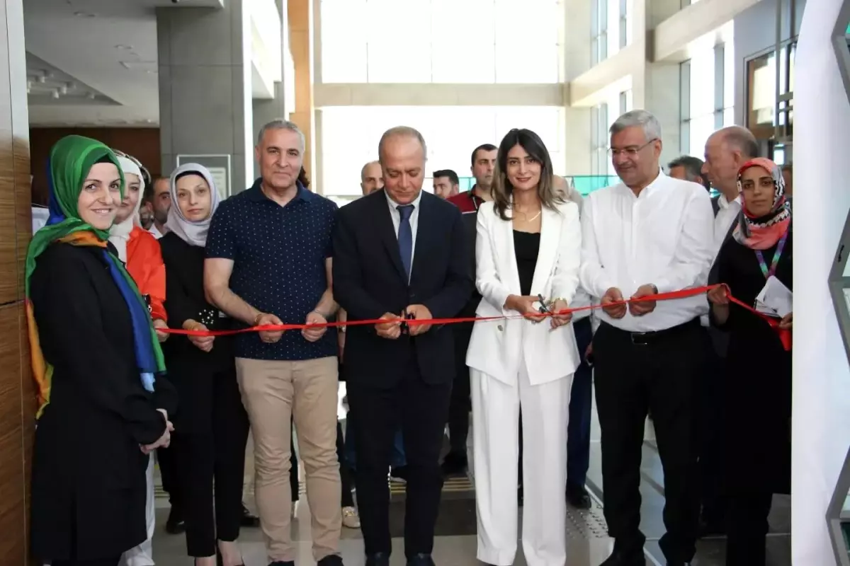 Elazığ Fethi Sekin Şehir Hastanesi\'nde el işi ve resim sergisi açıldı