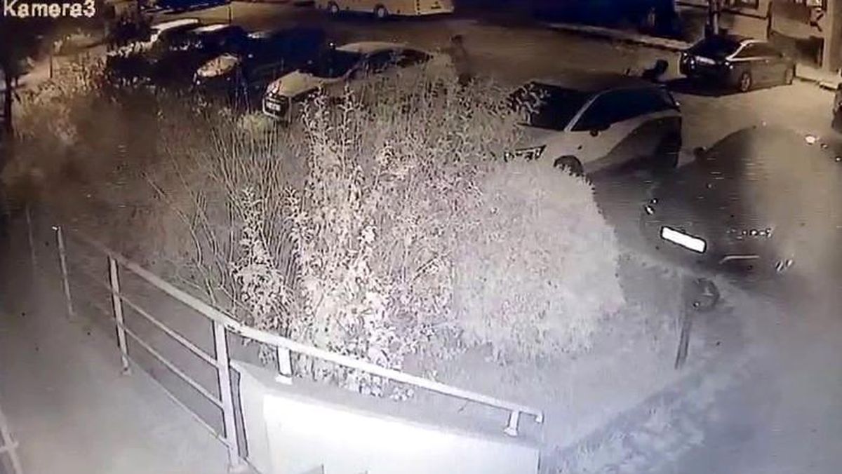 Zonguldak\'ta Genç, Park Halindeki Otomobilin Camını Kırdı ve Jandarmaya Teslim Oldu