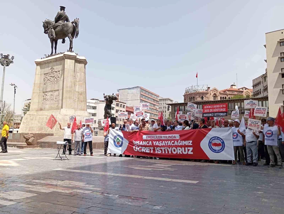 Emekli Memur-Sen, Enflasyon Verileriyle İlgili Basın Açıklaması Düzenledi