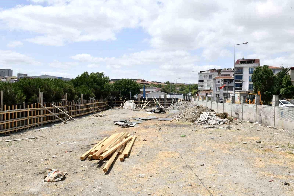 Esenyurt Belediyesi, Balıkyolu ve Atatürk mahallelerinde yeni parklar yapmaya başladı