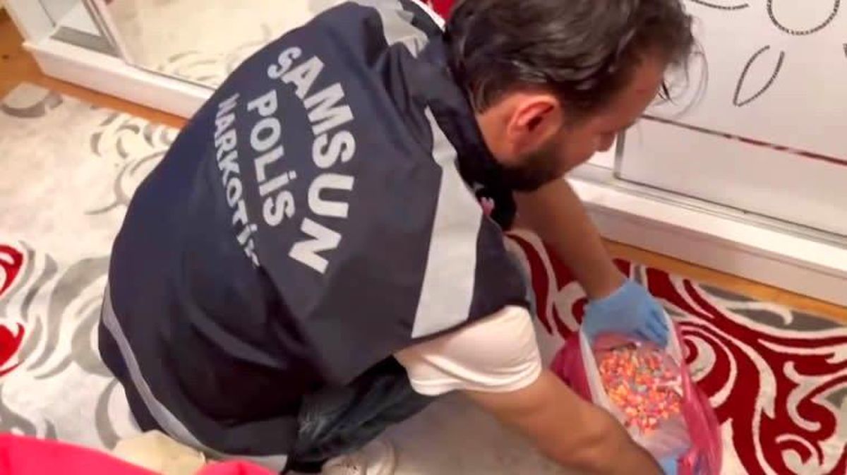 Samsun\'da Buzdolabında Uyuşturucu Hap Operasyonu: 13 Bin 701 Adet Hap Ele Geçirildi
