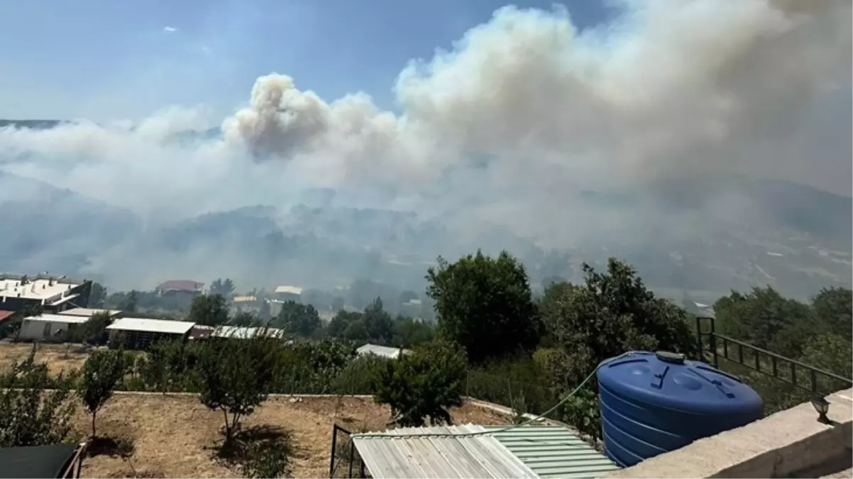 İzmir ve Balıkesir\'de orman yangını! 2 mahalle boşaltıldı, Manisa kara yolu trafiğe kapatıldı