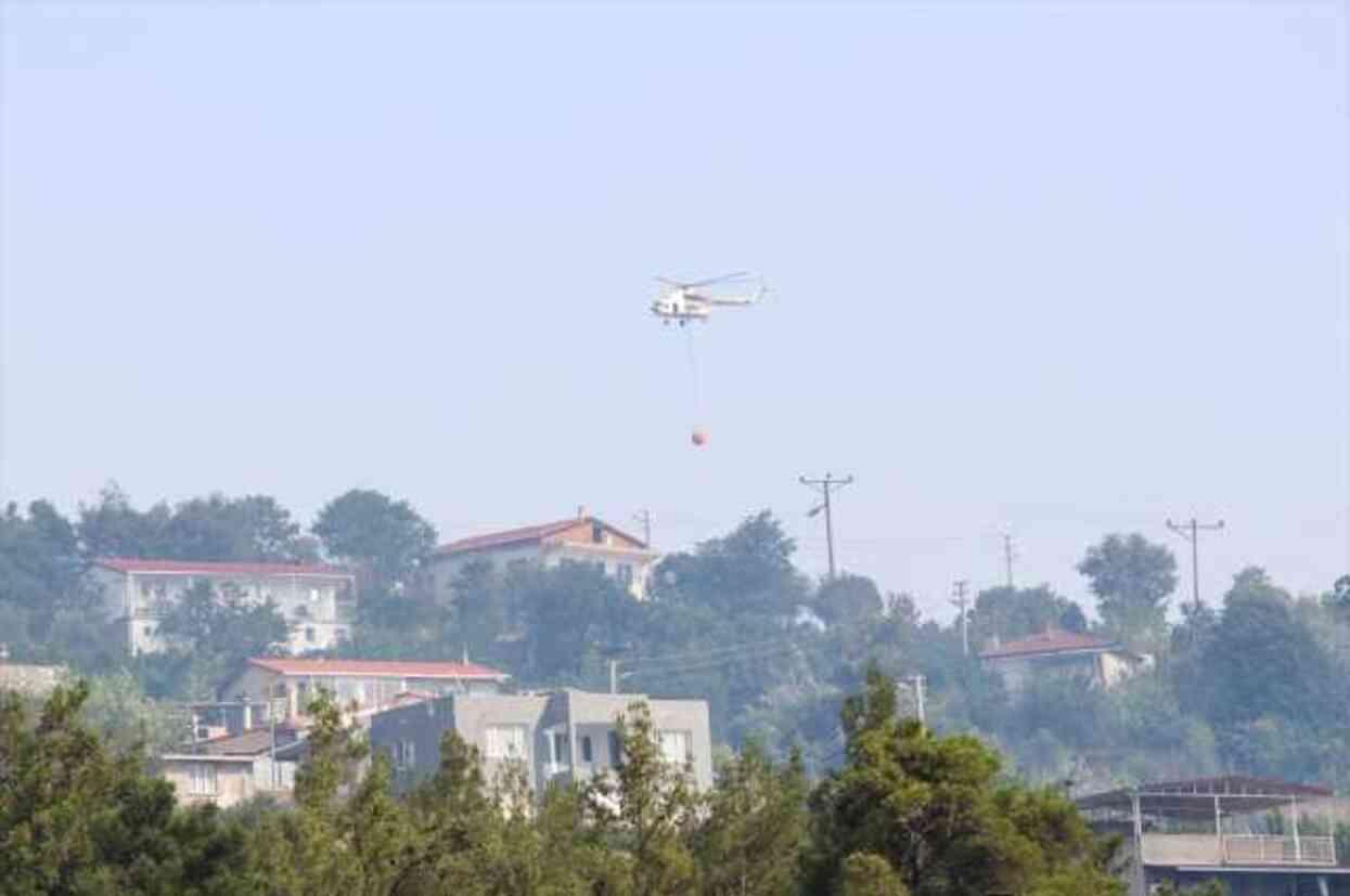 İzmir'de orman yangını! 2 mahalle boşaltıldı, Manisa kara yolu trafiğe kapatıldı