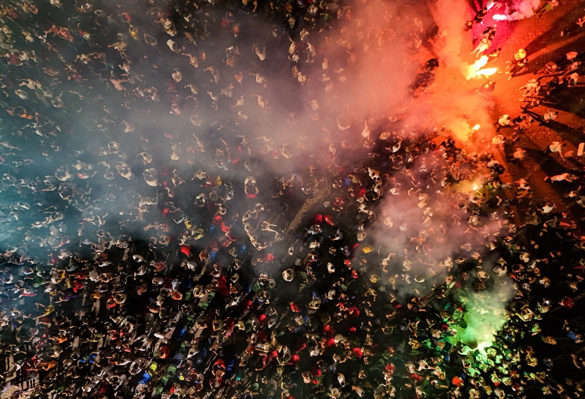 A Milli Futbol Takımı\'nın galibiyeti coşkuyla kutlandı