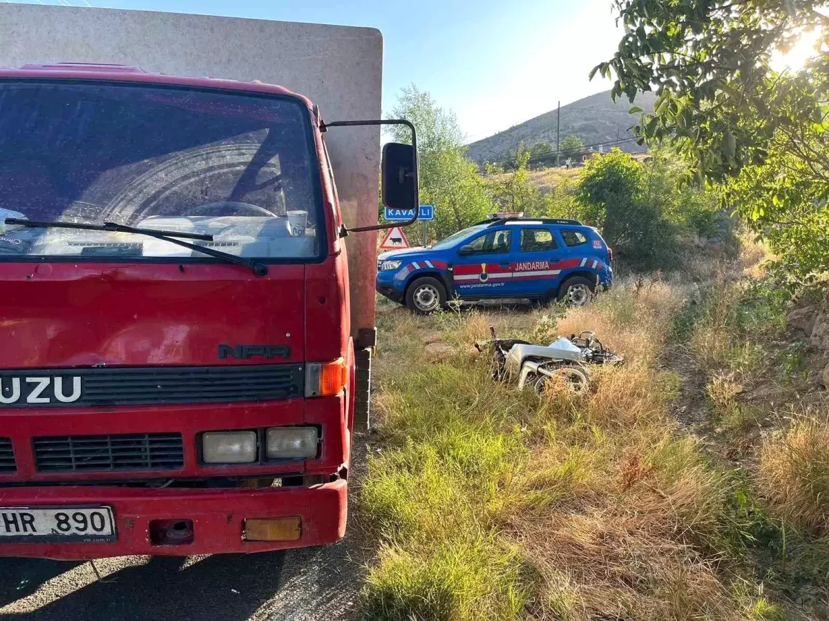 Afyonkarahisar\'da kamyonet ile motosikletin çarpıştığı kazada 1 kişi yaralandı