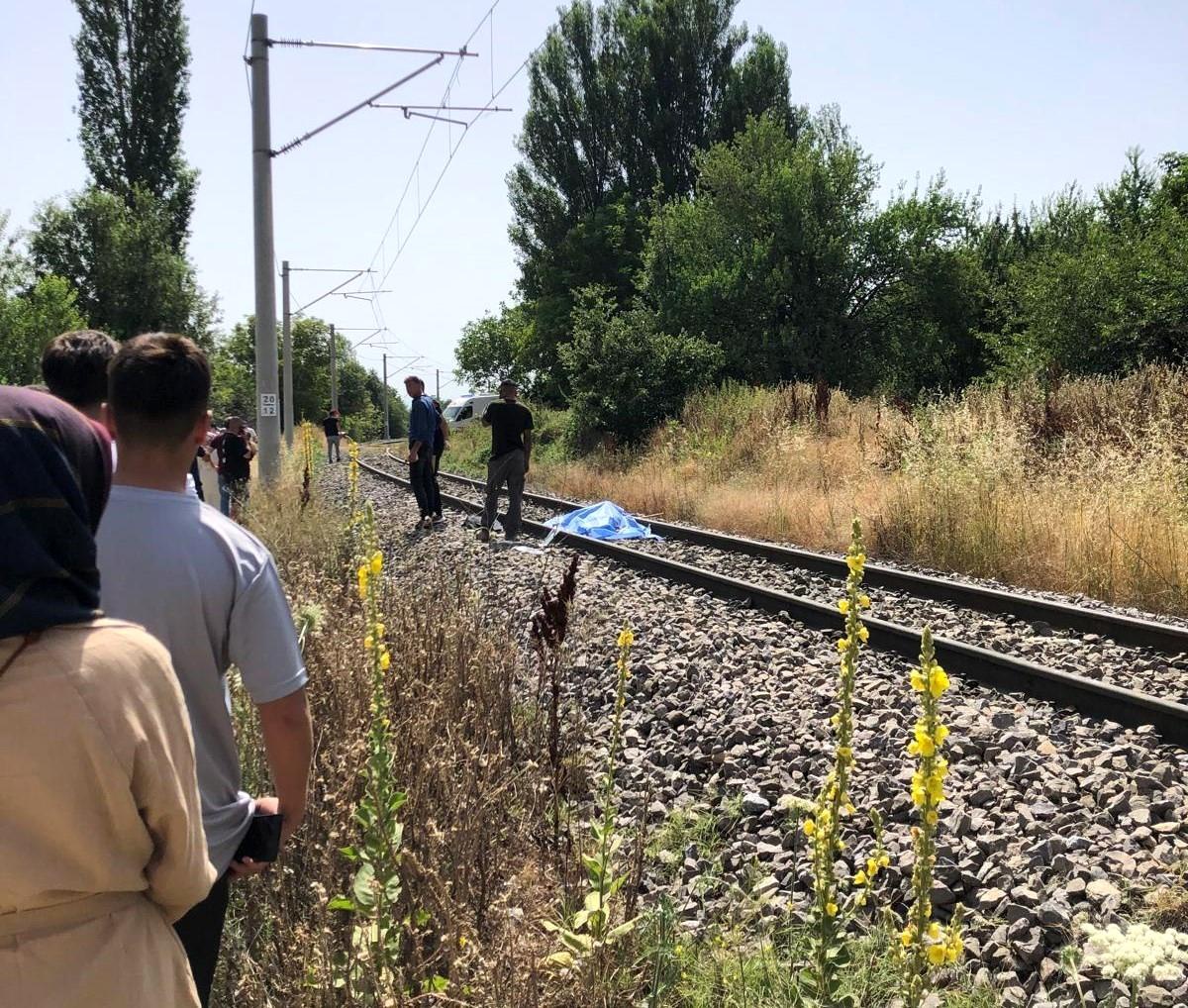 Kütahya\'da Yolcu Treni Çapa Motoruna Çarptı: 1 Ölü