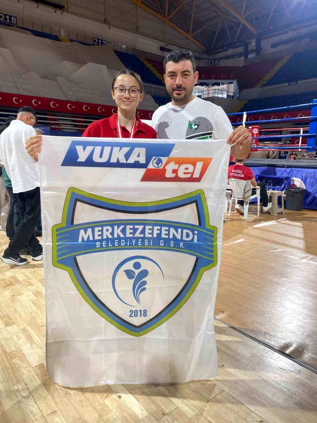 Merkezefendi Belediyesi Boks Spor Kulübü sporcusu Ceyda Kuru Türkiye üçüncüsü oldu