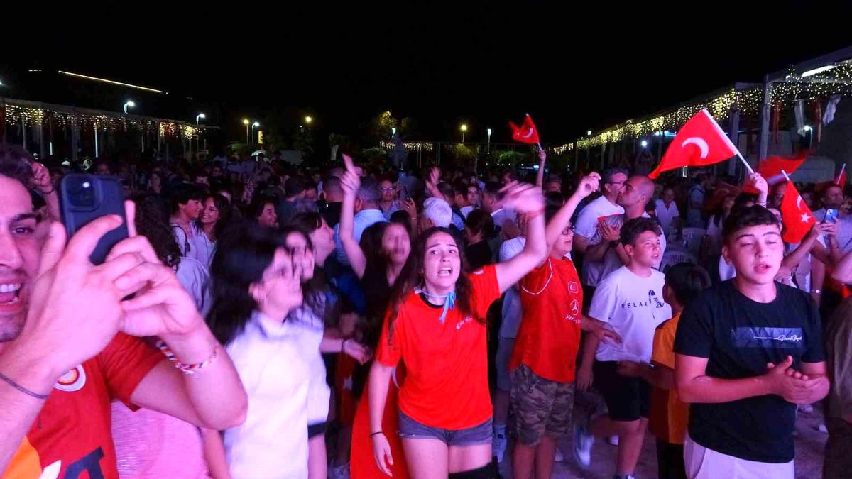 A Milli Futbol Takımı Avusturya\'yı yenerek çeyrek finale yükseldi