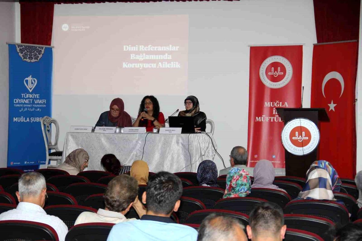Muğla İl Müftülüğü\'nde \'Dini Referanslar Bağlamında Koruyucu Ailelik\' Paneli Gerçekleştirildi
