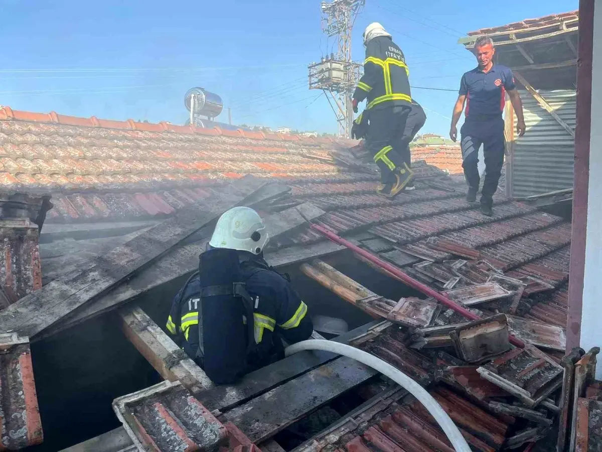 Tokat\'ın Erbaa ilçesinde çıkan yangın sonucu bir ev kullanılamaz hale geldi