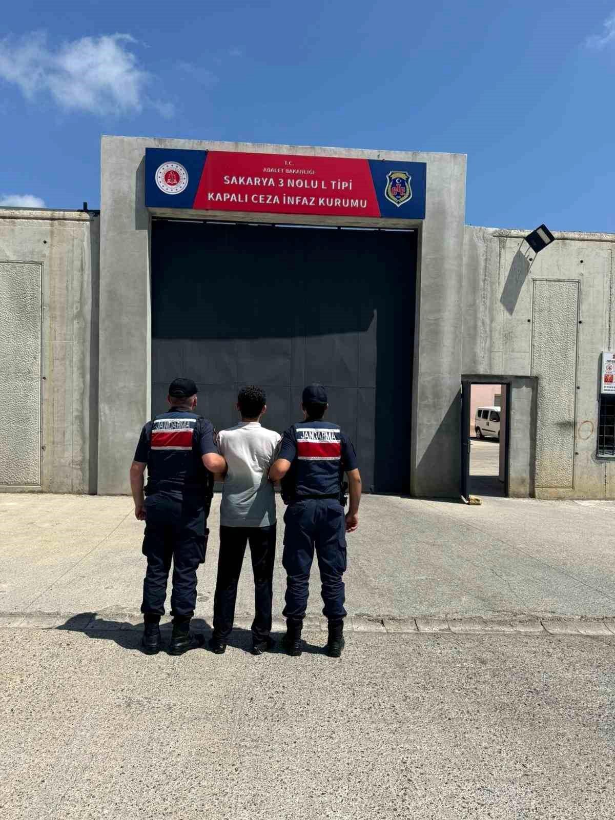 Sakarya\'da 698 Kişi Yakalandı, 107 Kişi Cezaevine Gönderildi