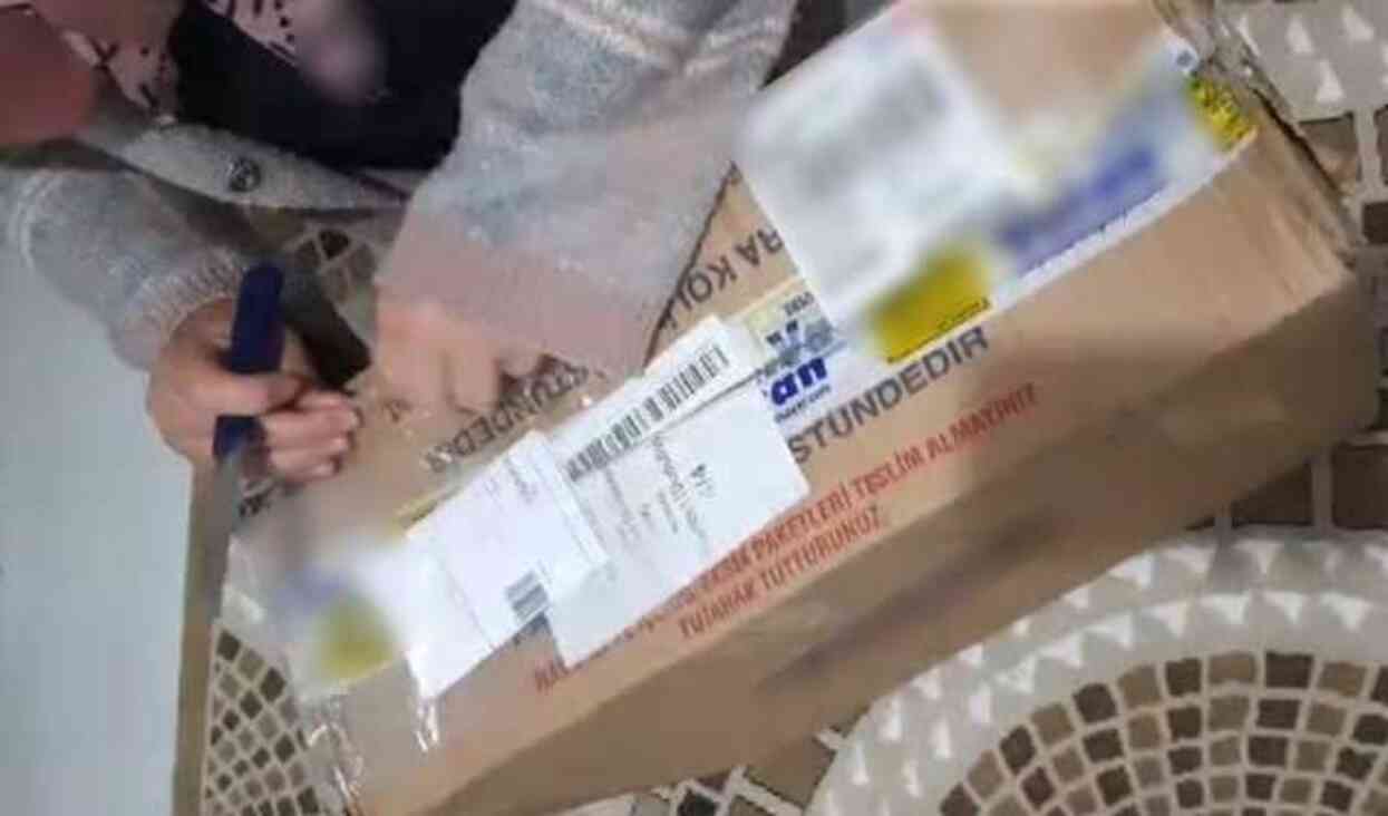 Sipariş ettiği bilgisayar yerine gelen ürünü görünce şok oldu Sipariş ettiği bilgisayar yerine gelen ürünü görünce şok oldu