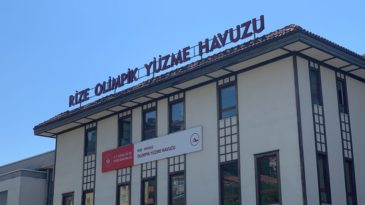 Rize\'de Yüzme Havuzunda Klor Zehirlenmesi