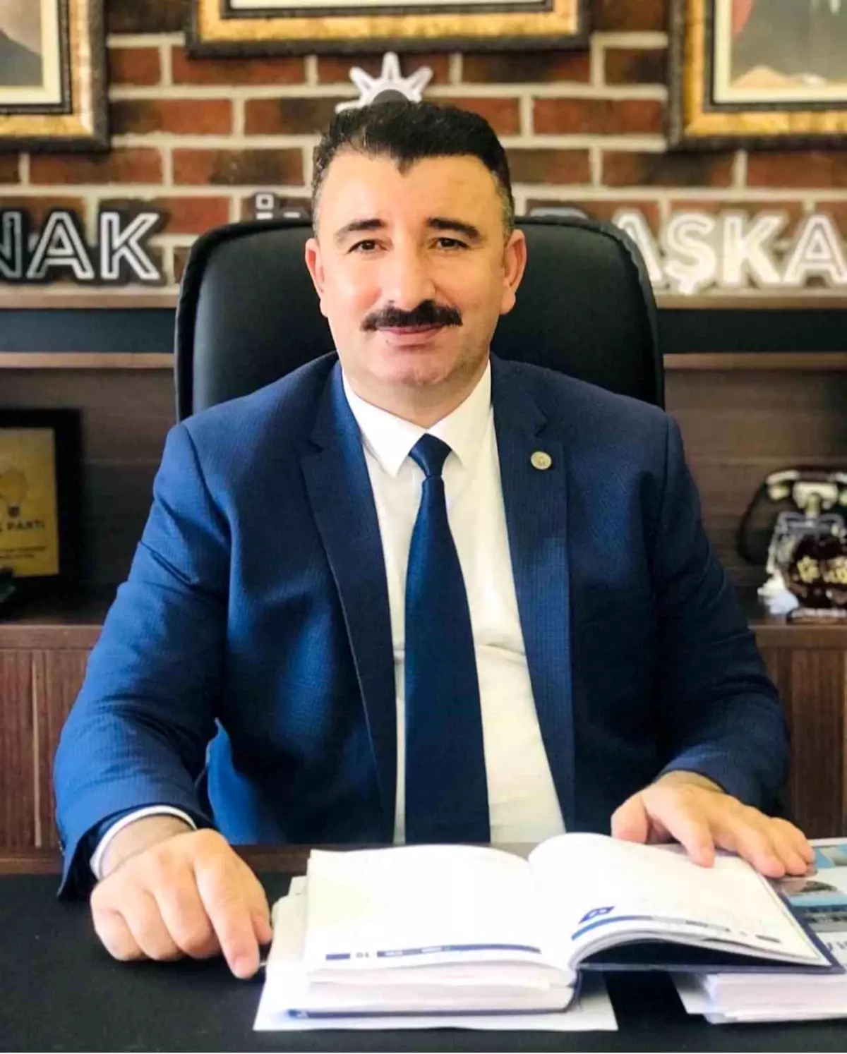 AK Parti Konak İlçe Başkanı Mehmet Sait Başdaş, Konak\'ta doğalgaz sorununun çözülmesinden memnun, ancak kentsel dönüşüm beklentisinin rafa mı kalktığı endişesini taşıyor