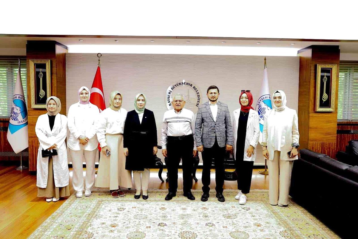 Kayseri Büyükşehir Belediye Başkanı TÜGVA Heyetini Kabul Etti