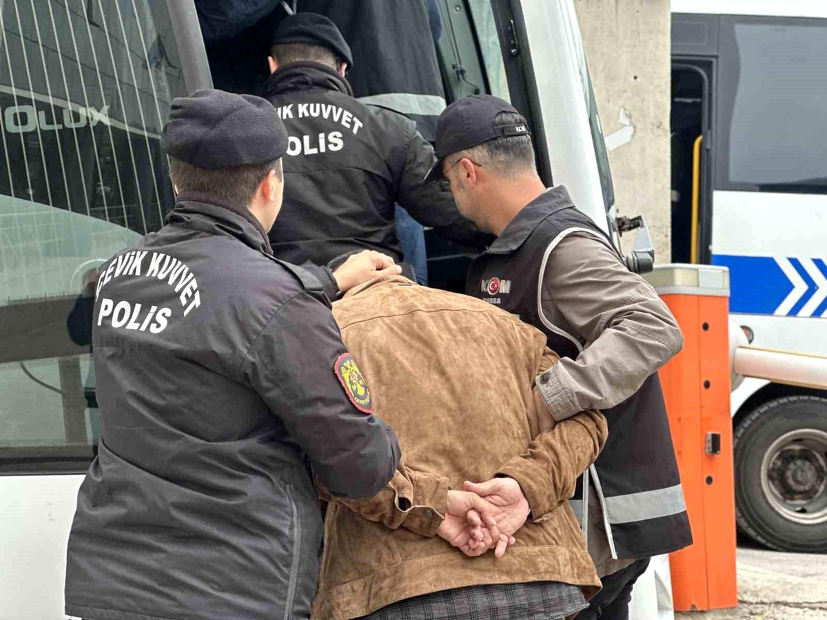 Bursa\'da Provokasyon Yapan 13 Şahıs Tutuklandı