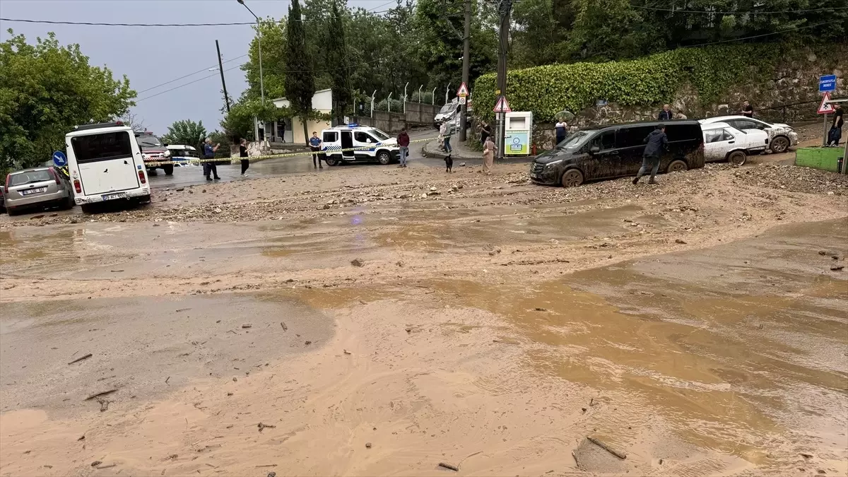 Bursa\'da Sağanak ve Dolu Yaşamı Olumsuz Etkiledi