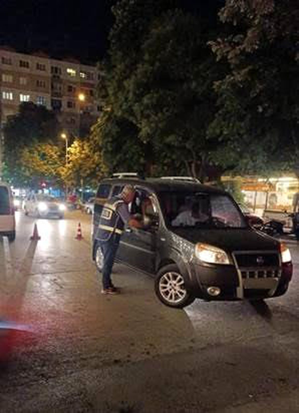 Eskişehir\'de Polis Denetimleri: 6 Bin 462 Şahıs ve Bin 193 Araç Kontrol Edildi