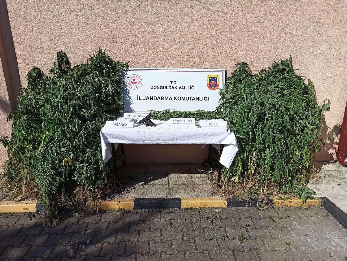 Zonguldak\'ta Uyuşturucu Operasyonu: 3 Zanlı Tutuklandı