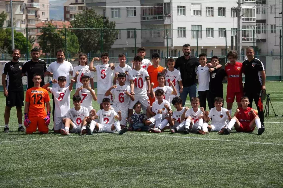 Kayserispor ve Kocasinan Şimşekspor U-13 Ligi\'nde finale kaldı