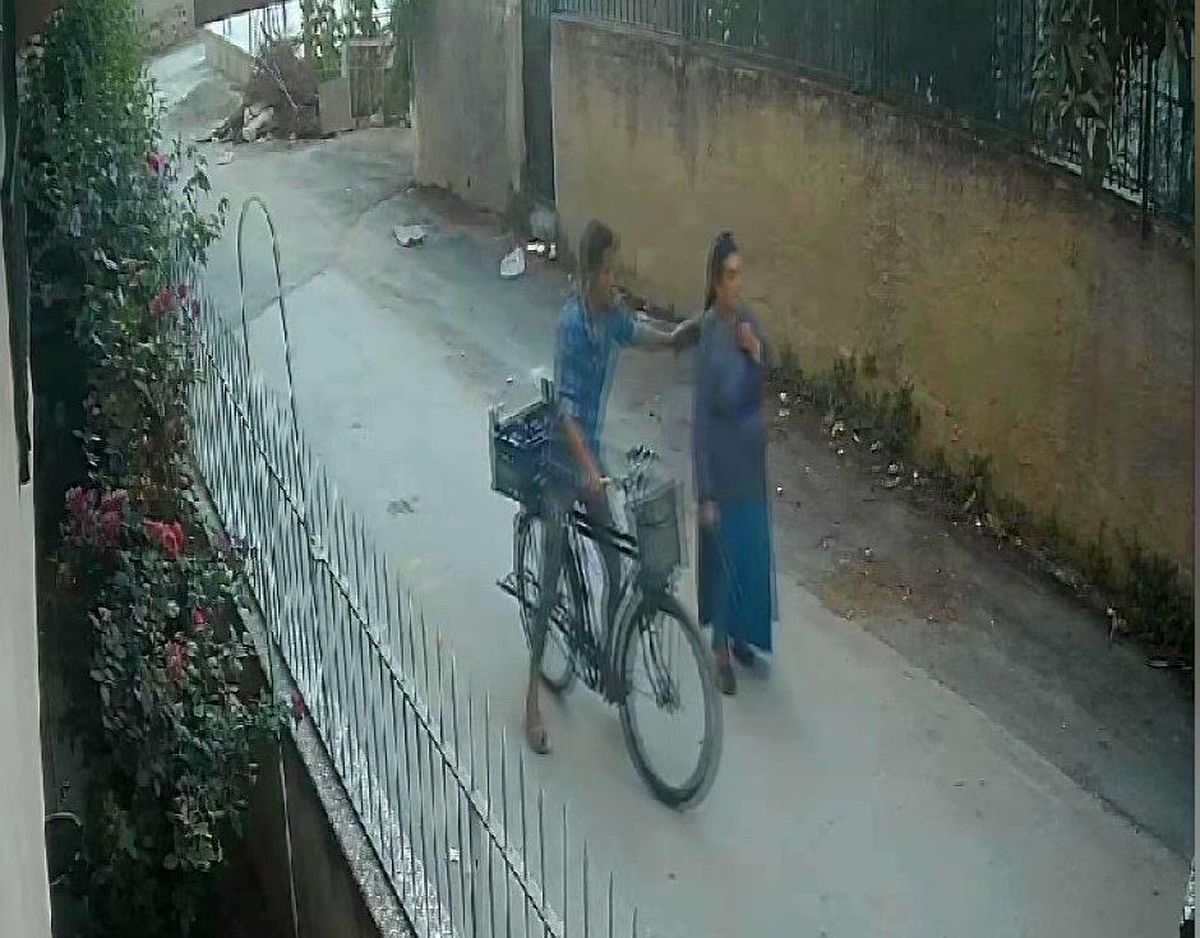 Adana\'da Bisikletli Şüpheli Altın Kolye Çalmaya Çalıştı
