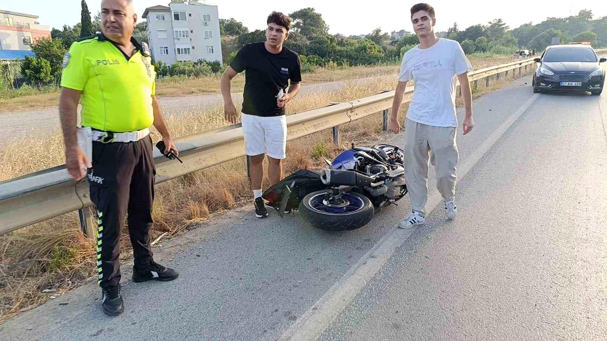 Antalya-Alanya Karayolunda Motosiklet Kazası: 2 Yaralı