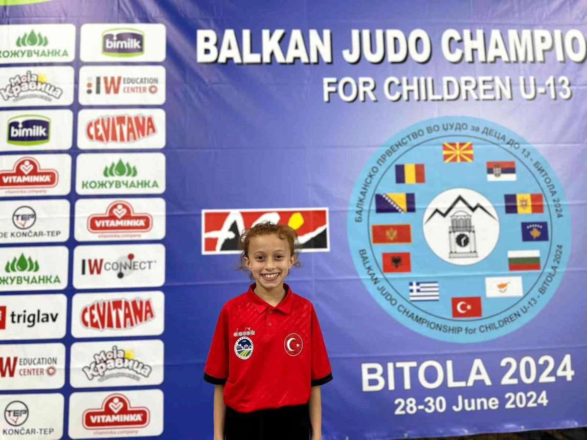 Sakarya Büyükşehir Belediyesi Minikler Balkan Şampiyonası\'nda Gümüş Madalya Kazandı