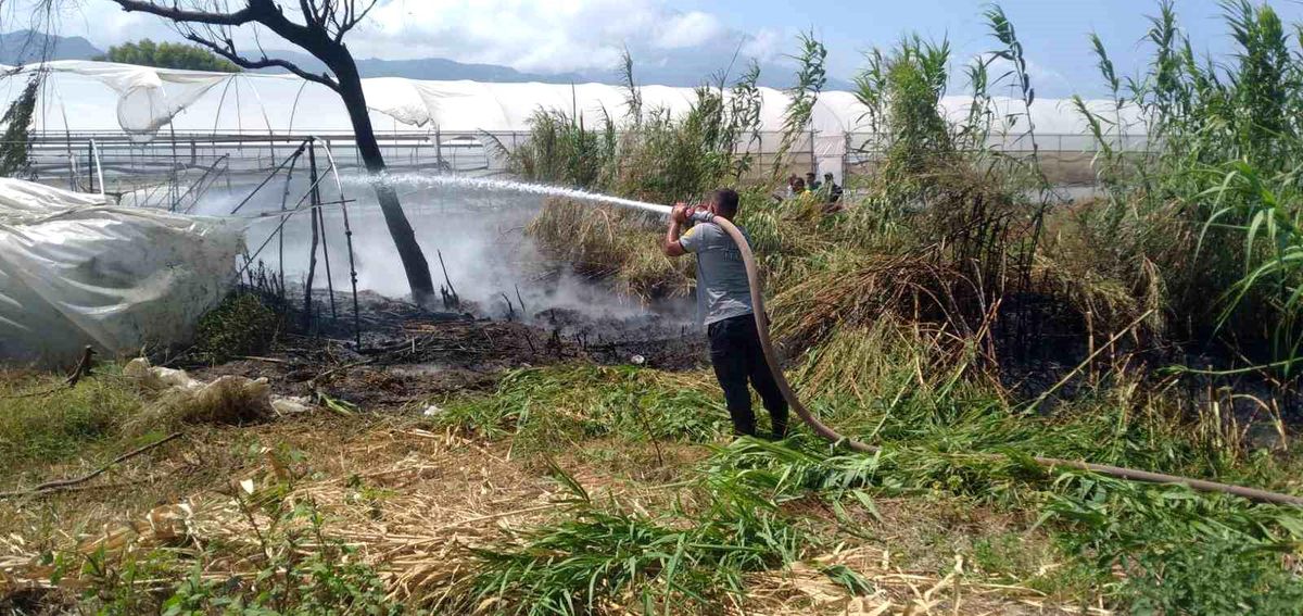 Hatay\'da tarımsal seraların bulunduğu alanda çıkan yangın söndürüldü