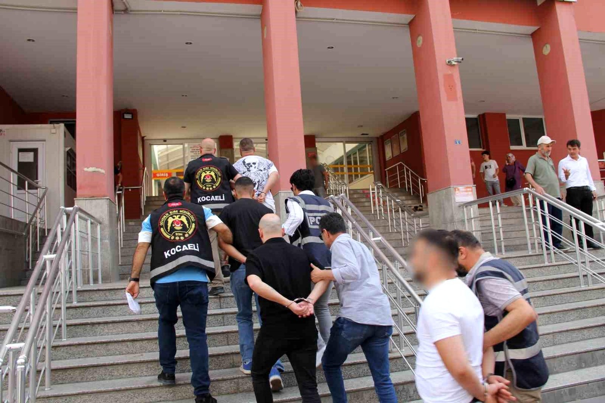 Kocaeli\'de Provokatif Söylemlerde Bulunan 8 Şahıs Yakalandı