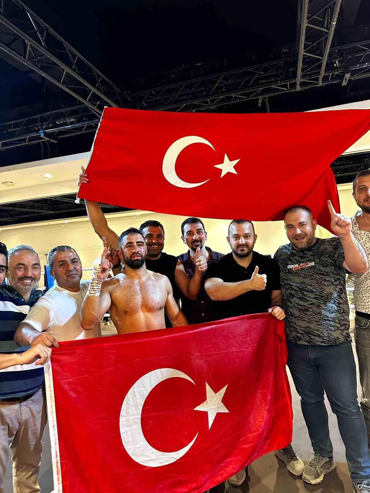 Tomarzalı Boks Şampiyonu İlhami Aydemir, Kongo\'da Türk Bayrağını dalgalandırdı