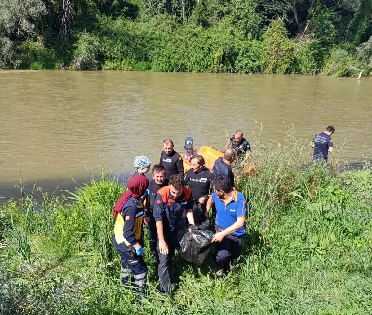 Iraklı çocuk Sakarya Nehri\'nde boğuldu