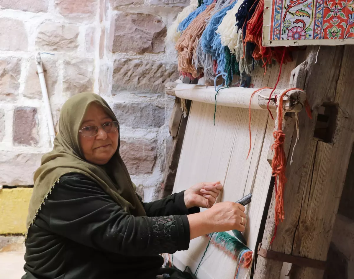 Kadın Halı Dokumacılarının Sanatı Yaşatma Çağrısı