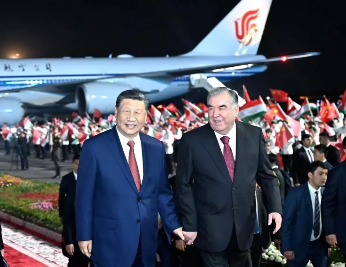 Çin Cumhurbaşkanı Xi Jinping Tacikistan\'a resmi ziyaret gerçekleştirmek üzere Duşanbe\'ye gitti