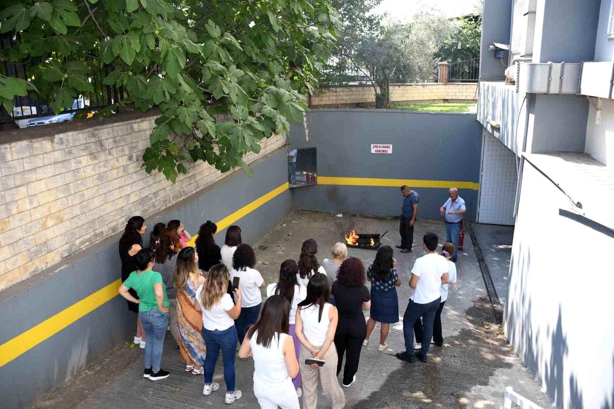 Aydın Ticaret Borsası, İş Sağlığı ve Güvenliği Kanunu kapsamında deprem ve yangın tatbikatı eğitimi düzenledi