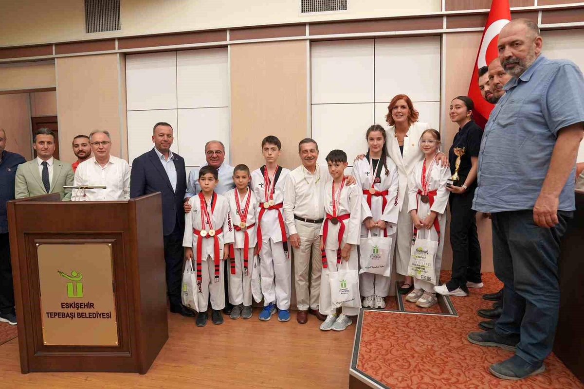 Tepebaşı Gençlik ve Spor Kulübü Tekvando Branşında Başarılarını Kutladı