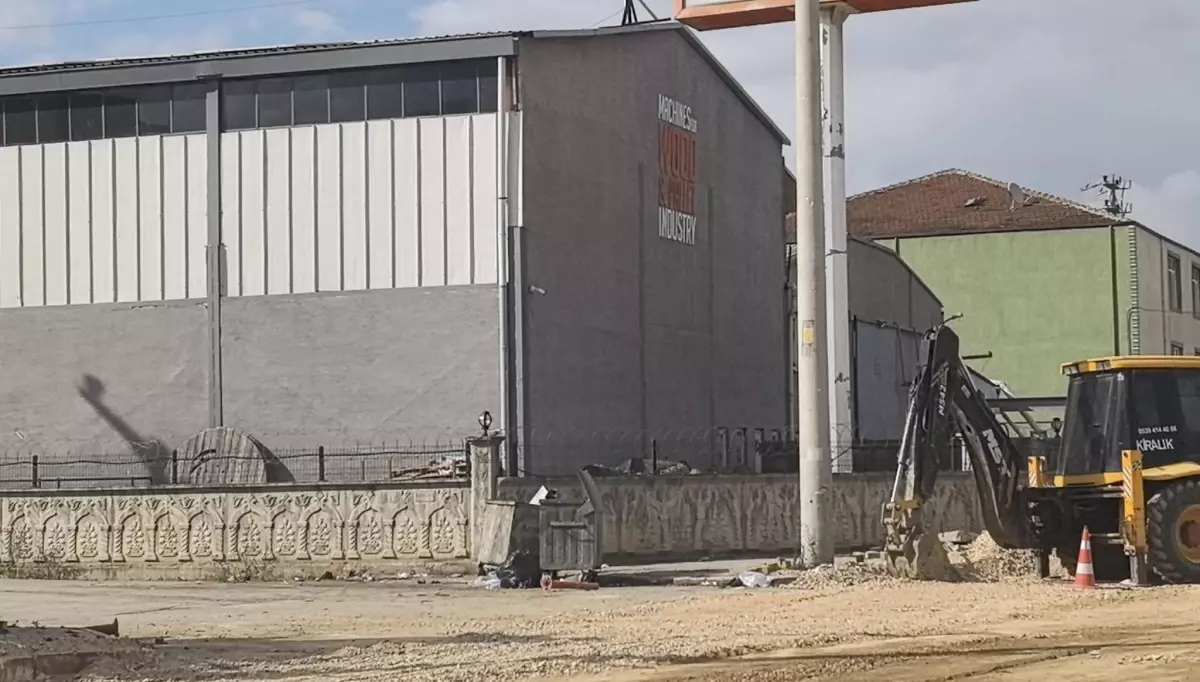 İnegöl\'de Tekniker Çatıdan Düşerek Ağır Yaralandı