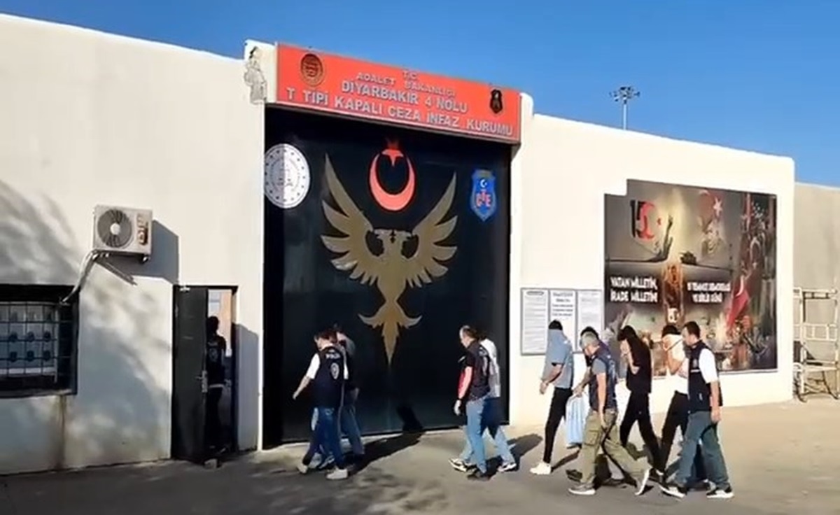 Sosyal medyadan çocukların müstehcen görüntülerini alıp satanlara operasyon: 14 tutuklama