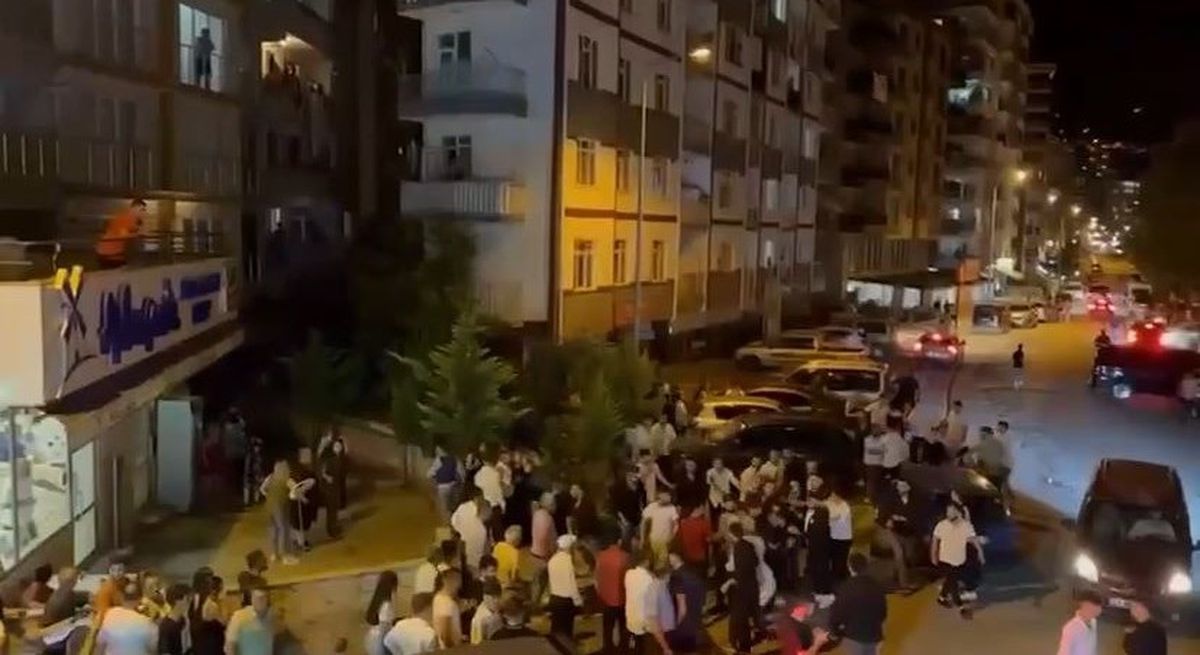 Giresun\'da düğün salonu önünde çıkan kavga cep telefonu kamerasına yansıdı