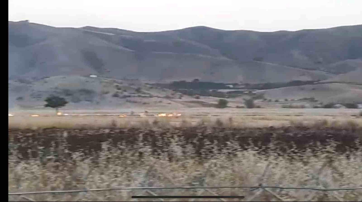 Elazığ\'da Köyde Çıkan Anız Yangını İtfaiye Tarafından Söndürüldü