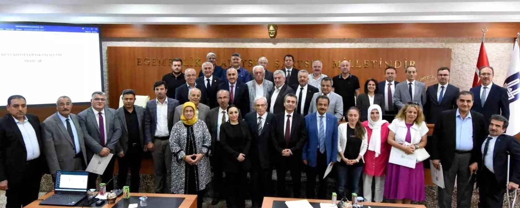 Erzurum Kent Konseyi Başkanı Hüseyin Tanfer güven tazeledi