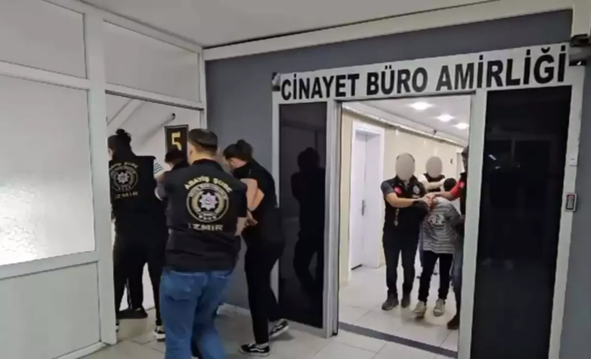 Karşıyaka\'da Kundaklanan Fayton Saldırısı: 1 Ölü, 8 Yaralı