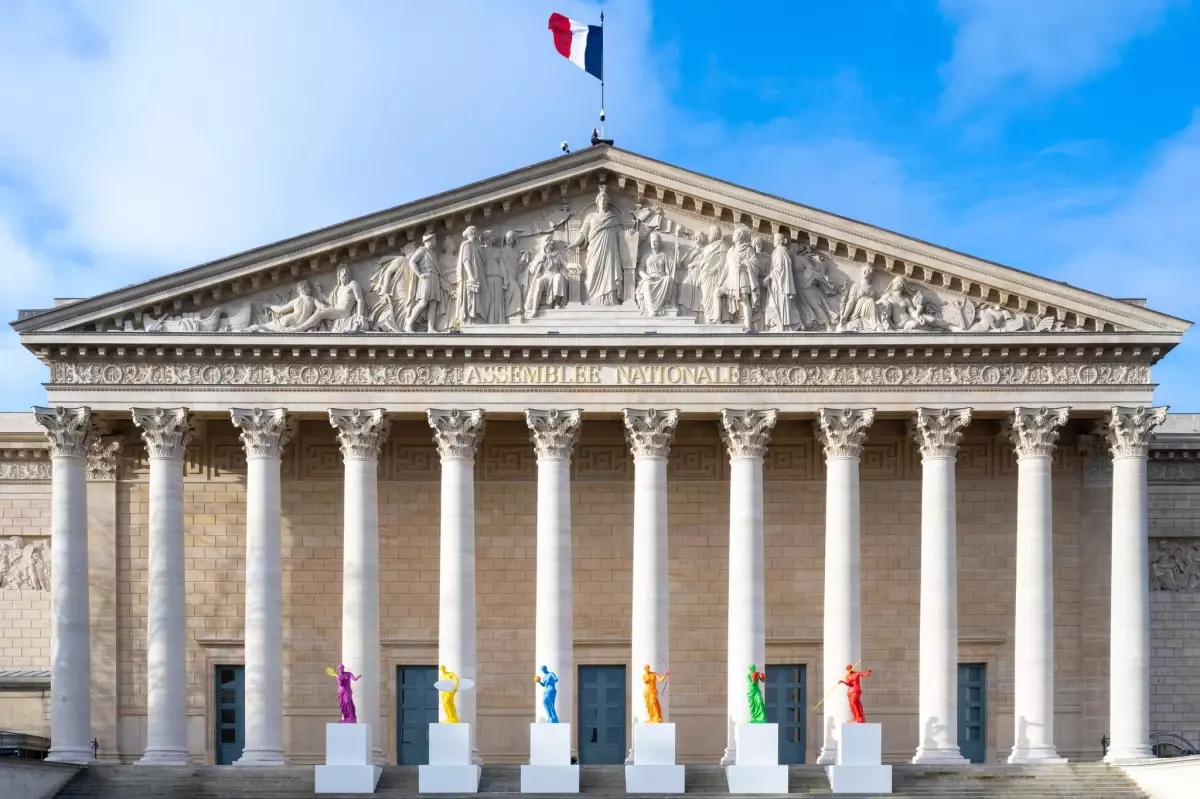 Fransa\'da Sol ve Merkez Partilerin Taktiği İşe Yaradı