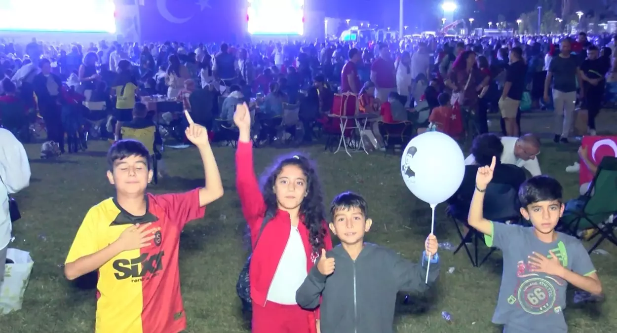 Türkiye A Milli Futbol Takımı\'nın Hollanda ile oynadığı EURO 2024 çeyrek final maçı Ankara\'da dev ekranlardan yayınlandı