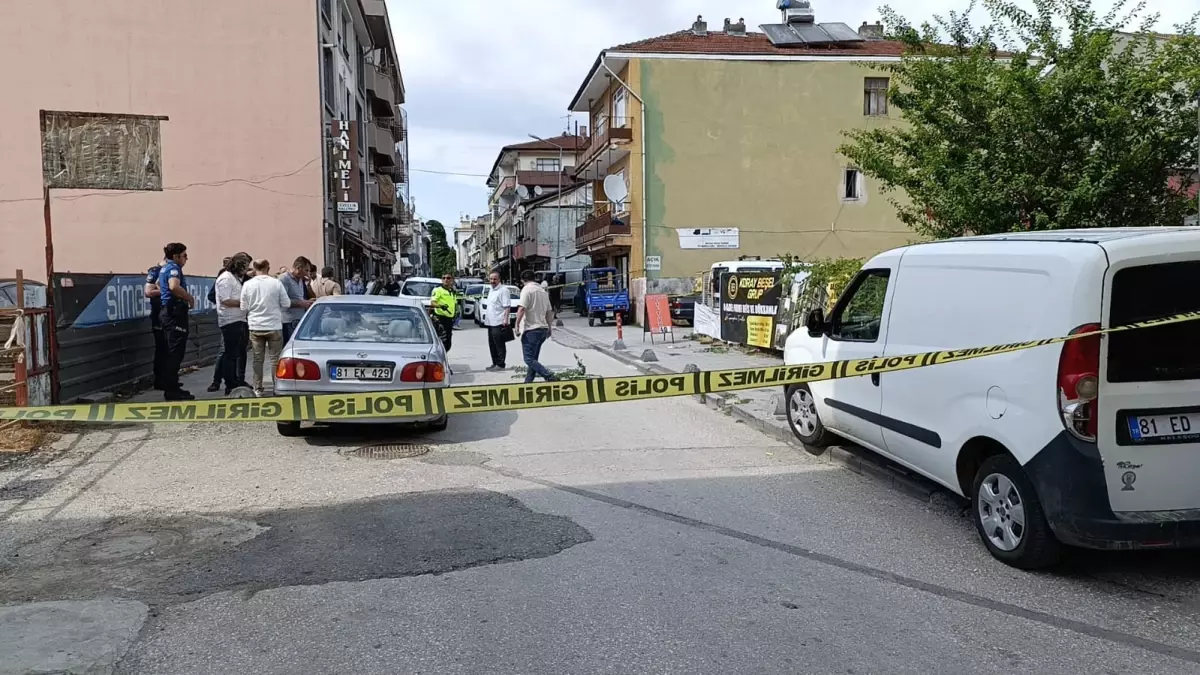 Düzce\'de Otoparkta Tartışma: Bir Kişi Tabancayla Vuruldu