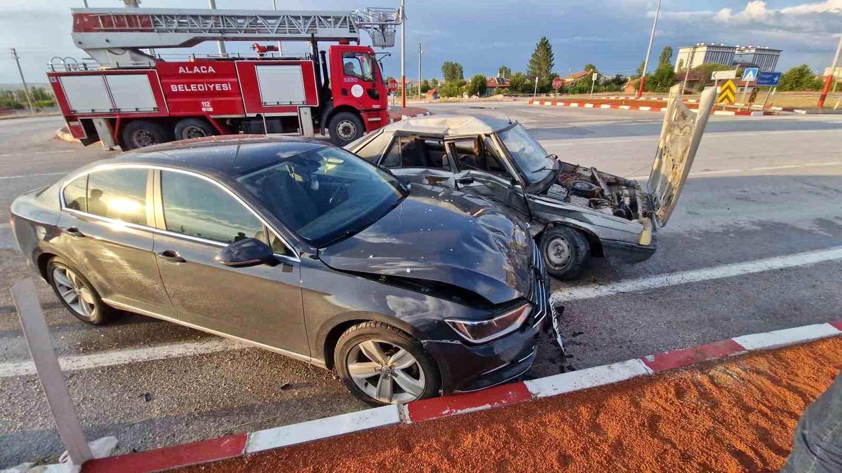 Çorum\'un Alaca ilçesinde trafik kazası: 2 yaralı