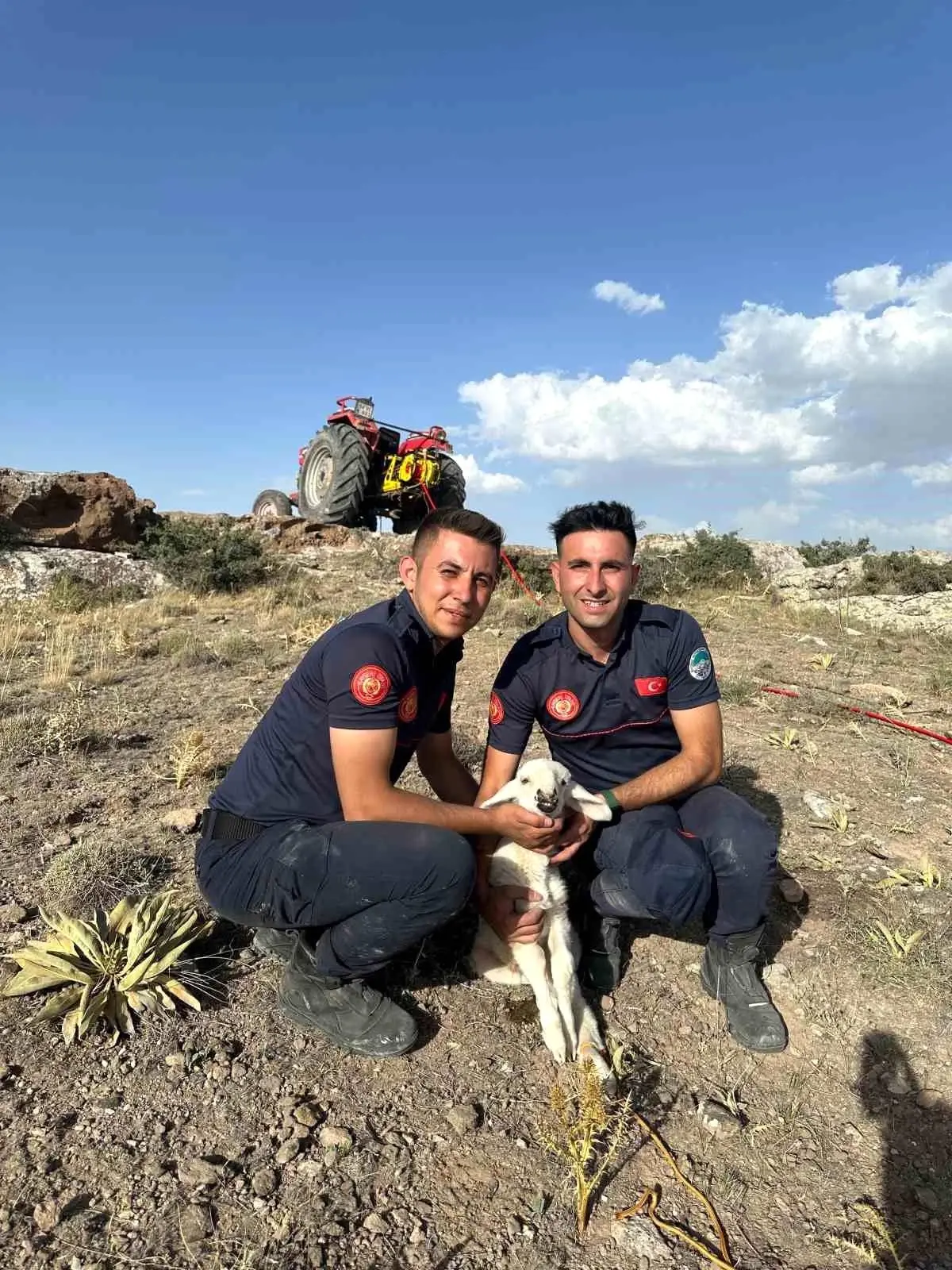 Kayseri İtfaiye Ekipleri Sıkışan Kuzuyu Kurtardı