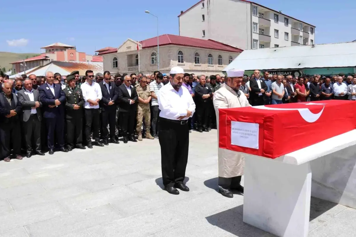 Kırıkkale\'de trafik kazasında hayatını kaybeden polis memuru son yolculuğuna uğurlandı