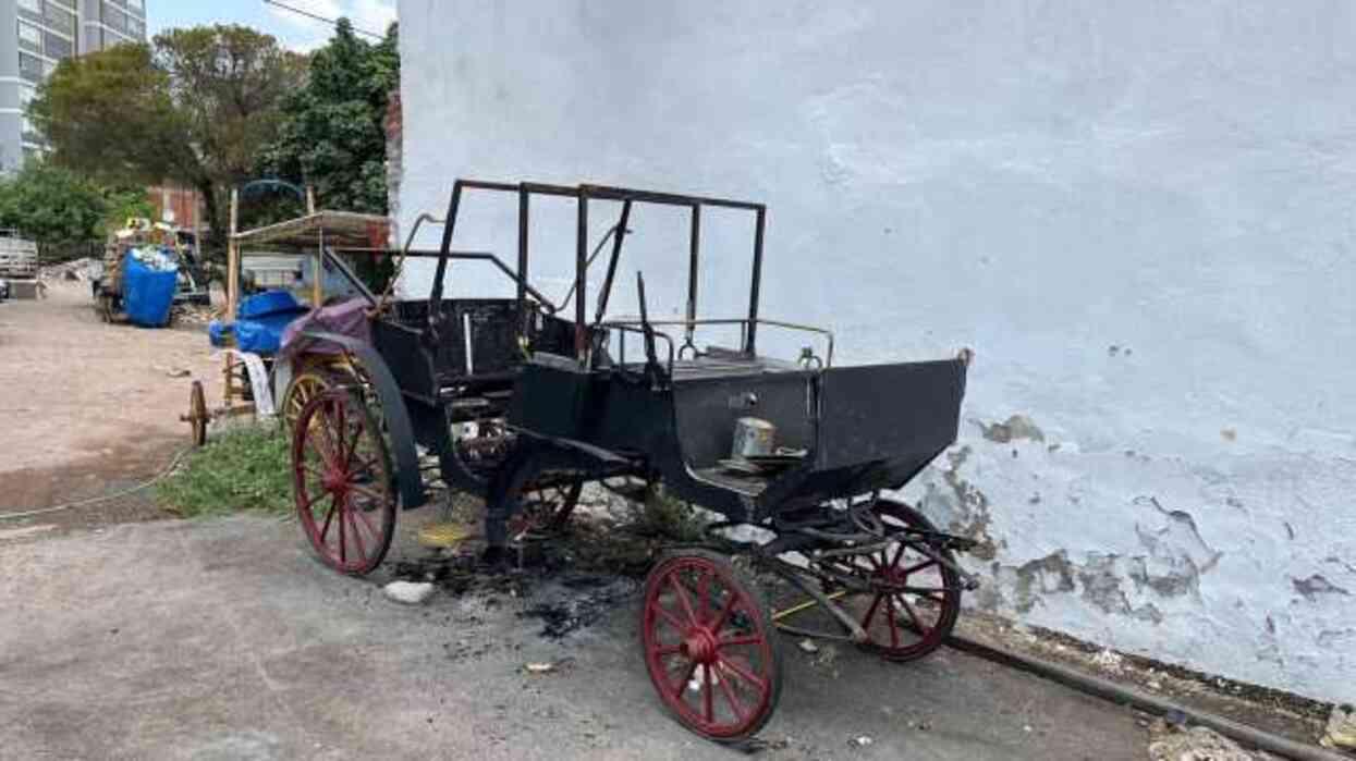 Kundaklanan faytonu söndürmeye çalışanlara kurşun yağdı: 1 ölü, 5 yaralı