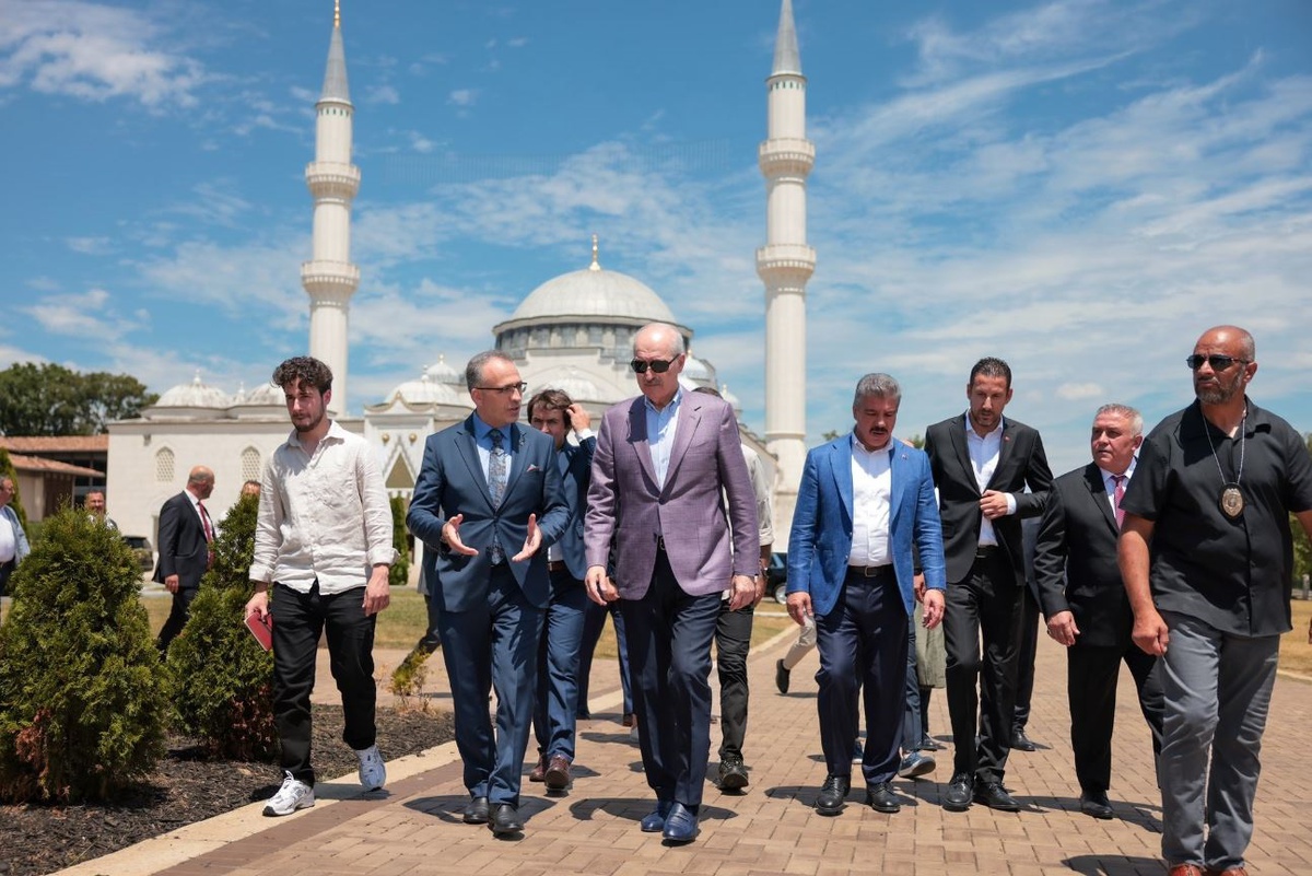 TBMM Başkanı Numan Kurtulmuş, ABD\'de Diyanet Merkezi\'ni ziyaret etti